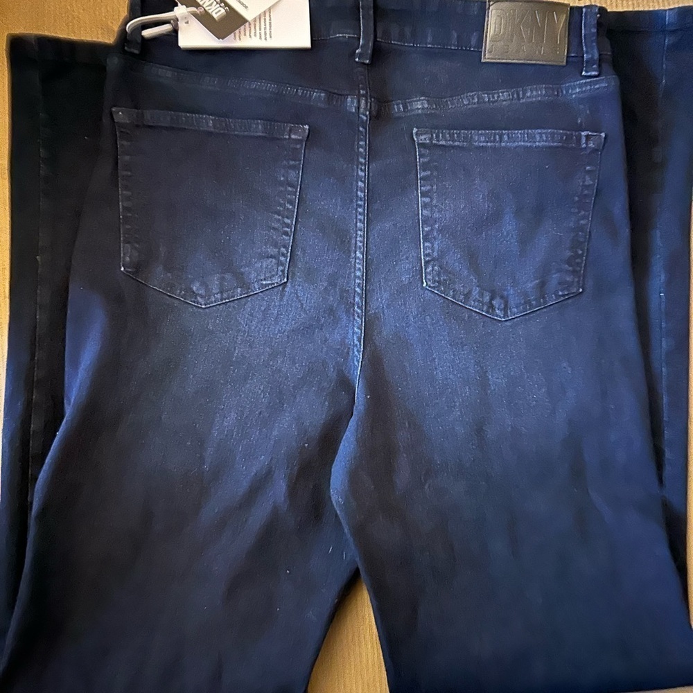 DKNY Boerum Highrise Flare Jeans Sz 32/14 NWT!! - Picture 8 of 9